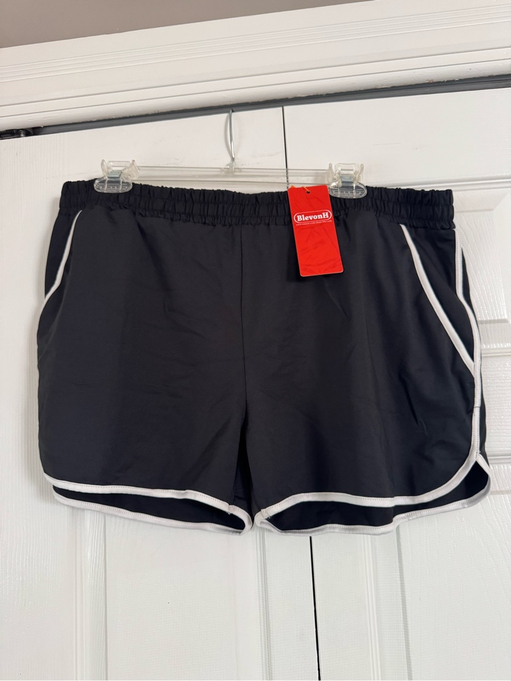 Women’s Athletic Workout Yoga Shorts with Pockets NWT XL